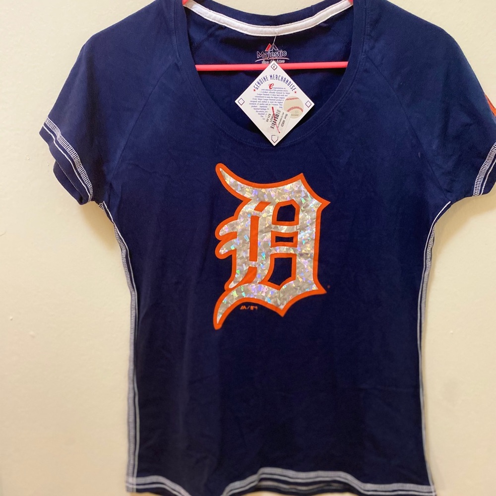 Size medium Tigers shirt.